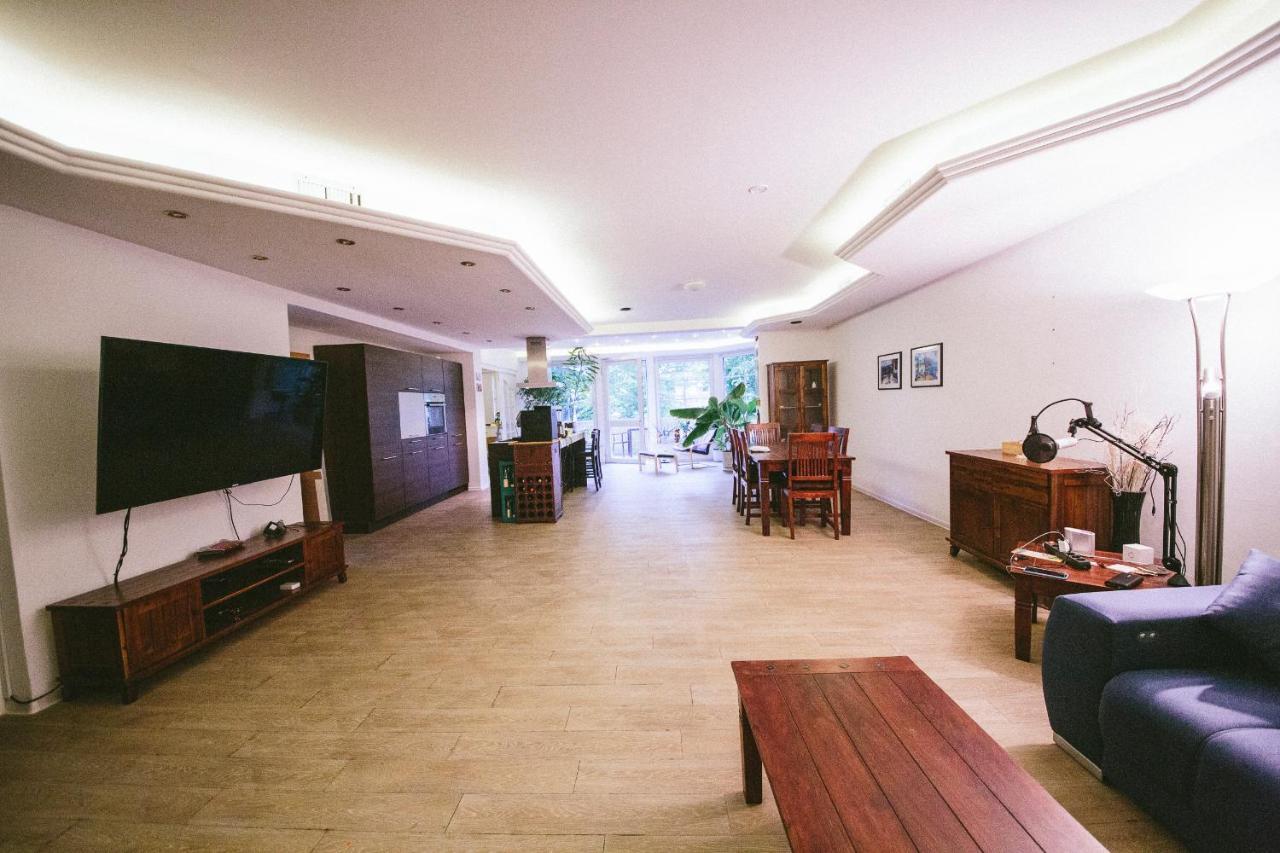 Grosse & Voll Ausgestattete Apartments, Studios, Doppelzimmer, Workspace, Parkplatz, Netflix, Prime & Schnelles Wifi In Ruhiger Lage Mit Garten Rudolstadt Ngoại thất bức ảnh