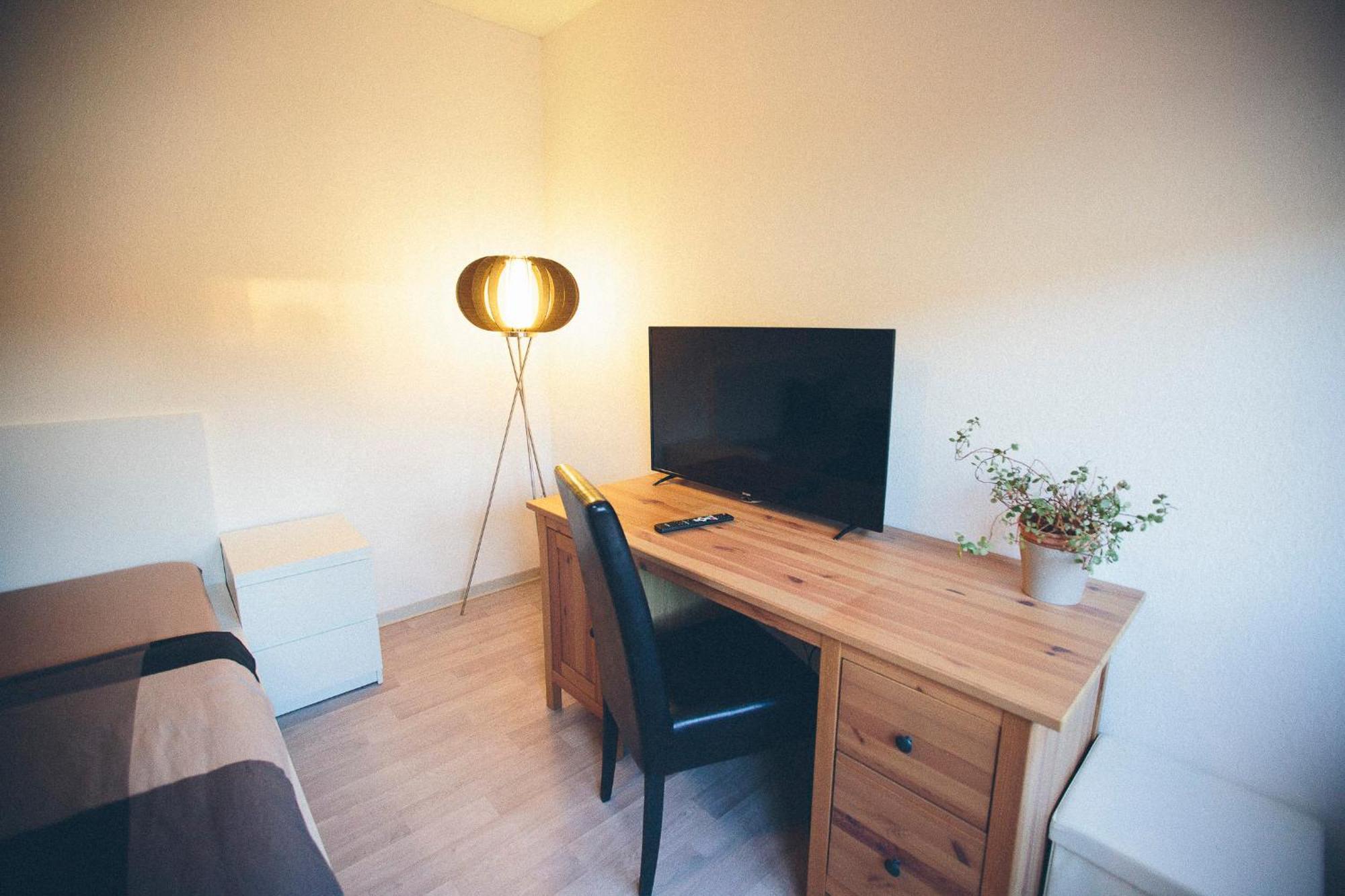 Grosse & Voll Ausgestattete Apartments, Studios, Doppelzimmer, Workspace, Parkplatz, Netflix, Prime & Schnelles Wifi In Ruhiger Lage Mit Garten Rudolstadt Ngoại thất bức ảnh
