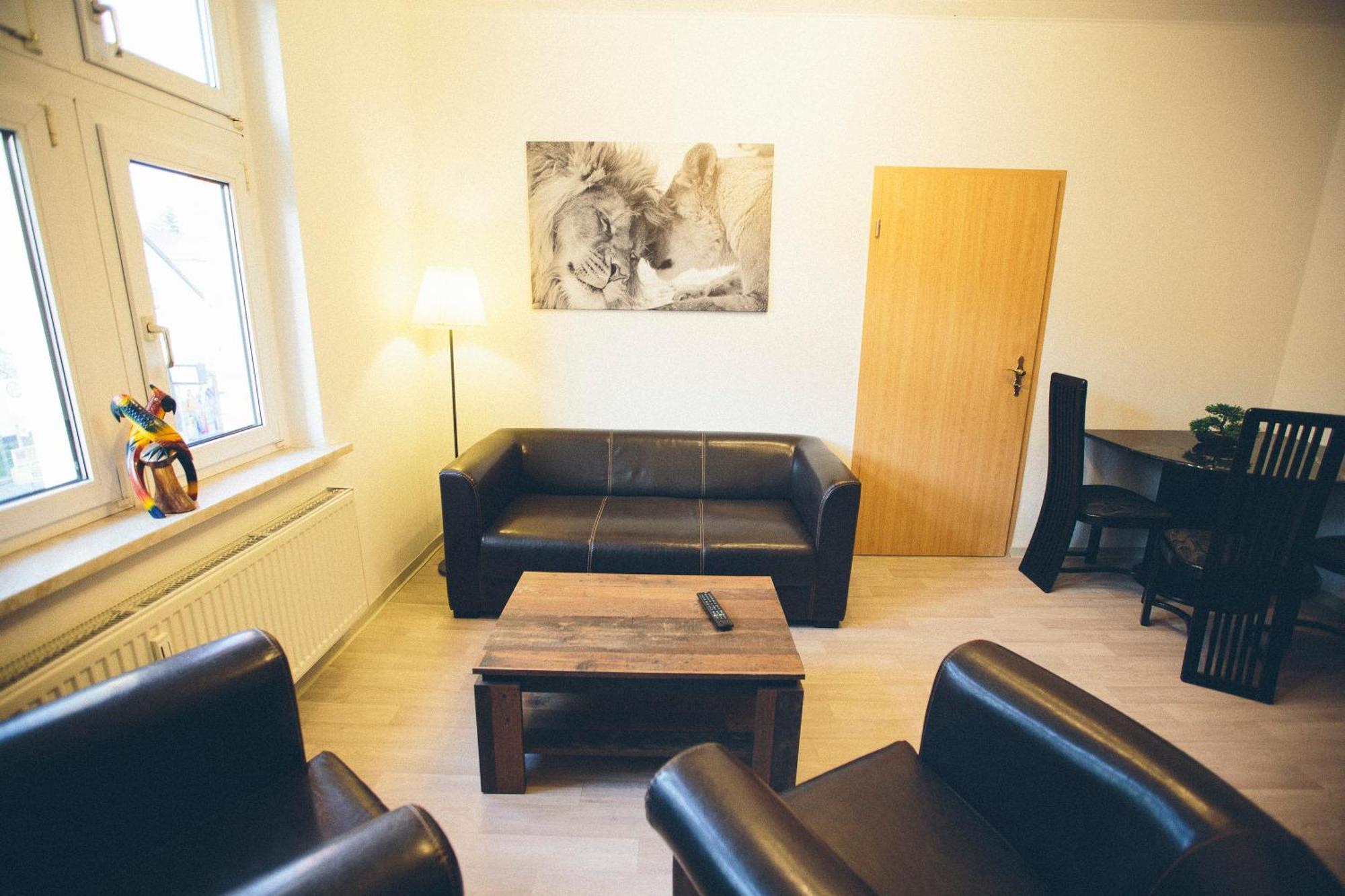 Grosse & Voll Ausgestattete Apartments, Studios, Doppelzimmer, Workspace, Parkplatz, Netflix, Prime & Schnelles Wifi In Ruhiger Lage Mit Garten Rudolstadt Phòng bức ảnh