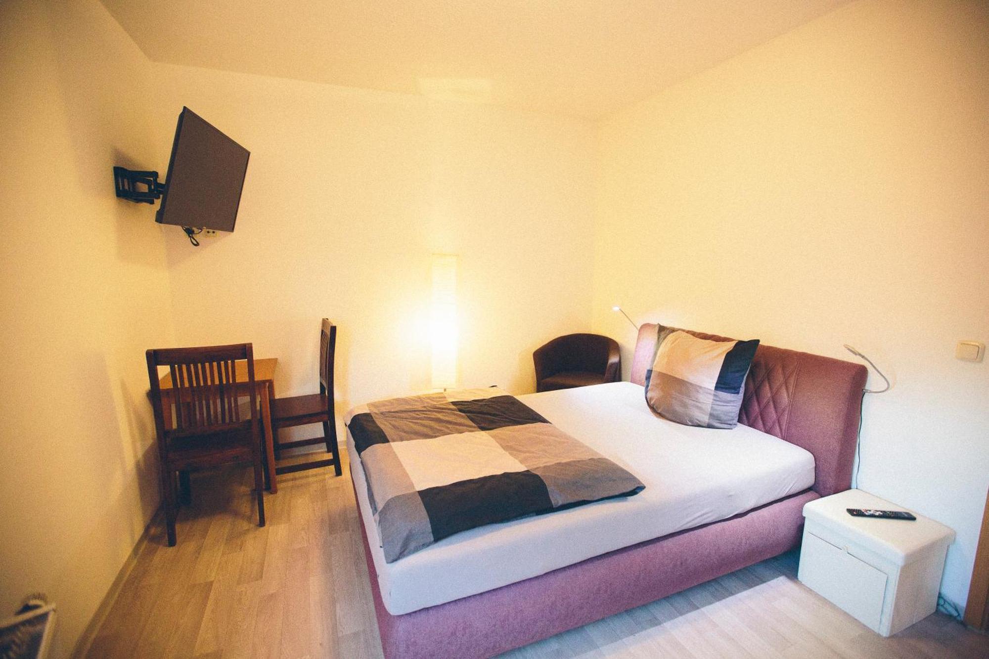 Grosse & Voll Ausgestattete Apartments, Studios, Doppelzimmer, Workspace, Parkplatz, Netflix, Prime & Schnelles Wifi In Ruhiger Lage Mit Garten Rudolstadt Ngoại thất bức ảnh