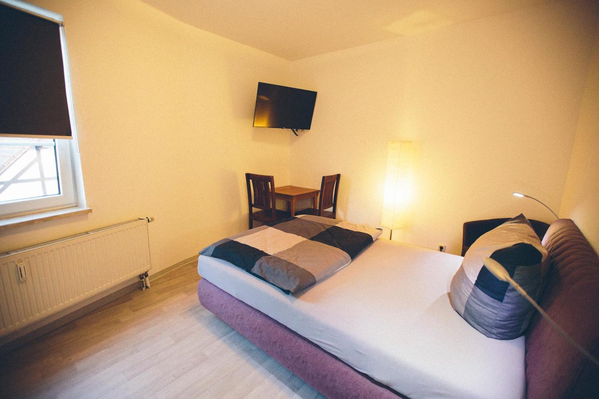 Grosse & Voll Ausgestattete Apartments, Studios, Doppelzimmer, Workspace, Parkplatz, Netflix, Prime & Schnelles Wifi In Ruhiger Lage Mit Garten Rudolstadt Ngoại thất bức ảnh