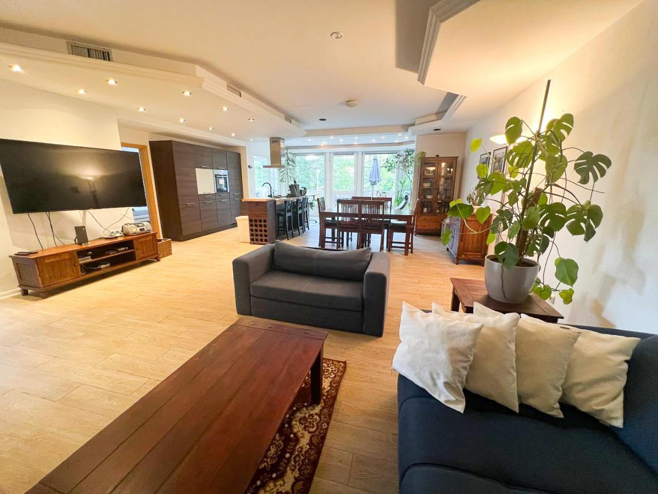 Grosse & Voll Ausgestattete Apartments, Studios, Doppelzimmer, Workspace, Parkplatz, Netflix, Prime & Schnelles Wifi In Ruhiger Lage Mit Garten Rudolstadt Ngoại thất bức ảnh