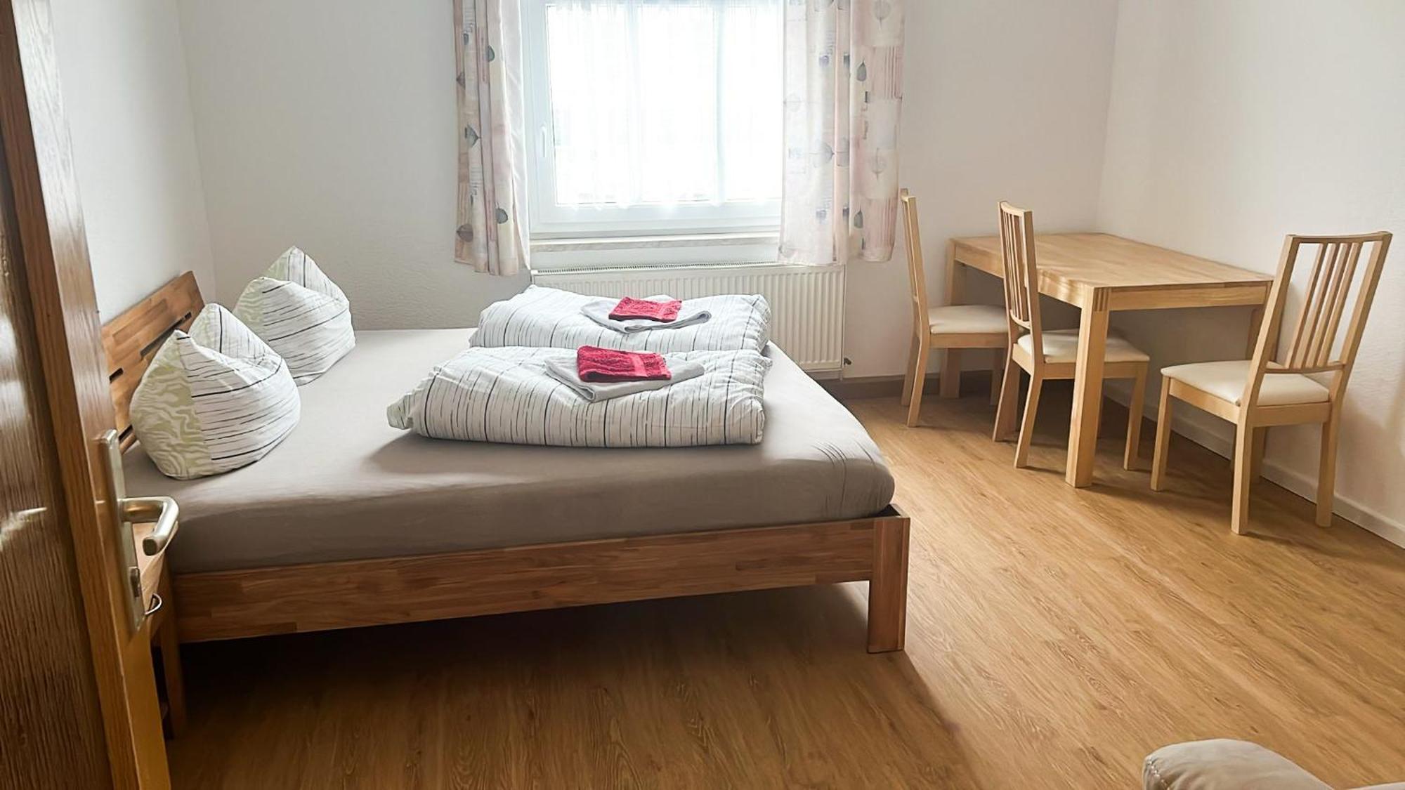 Grosse & Voll Ausgestattete Apartments, Studios, Doppelzimmer, Workspace, Parkplatz, Netflix, Prime & Schnelles Wifi In Ruhiger Lage Mit Garten Rudolstadt Phòng bức ảnh