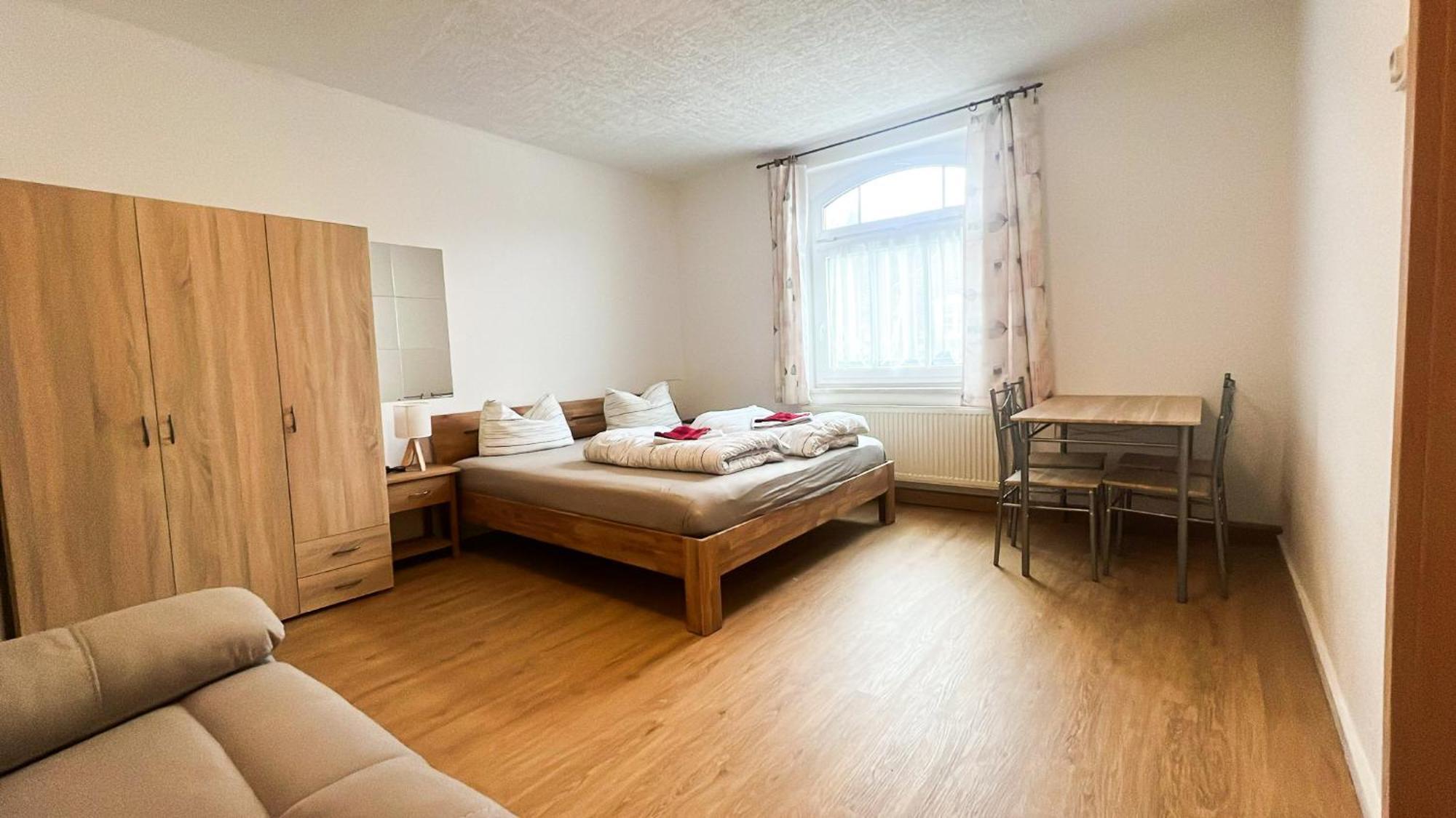 Grosse & Voll Ausgestattete Apartments, Studios, Doppelzimmer, Workspace, Parkplatz, Netflix, Prime & Schnelles Wifi In Ruhiger Lage Mit Garten Rudolstadt Phòng bức ảnh