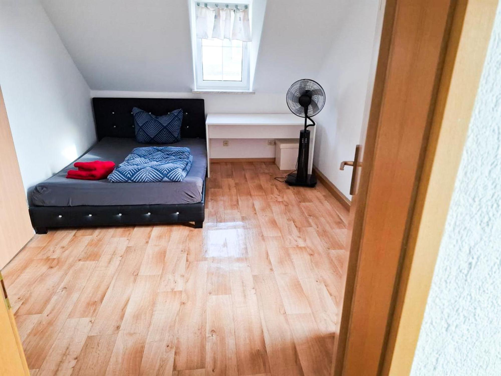 Grosse & Voll Ausgestattete Apartments, Studios, Doppelzimmer, Workspace, Parkplatz, Netflix, Prime & Schnelles Wifi In Ruhiger Lage Mit Garten Rudolstadt Phòng bức ảnh